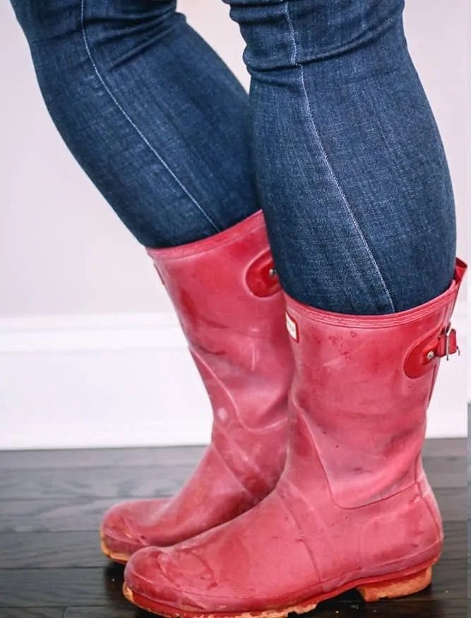 how to clean blooming off of rain boots